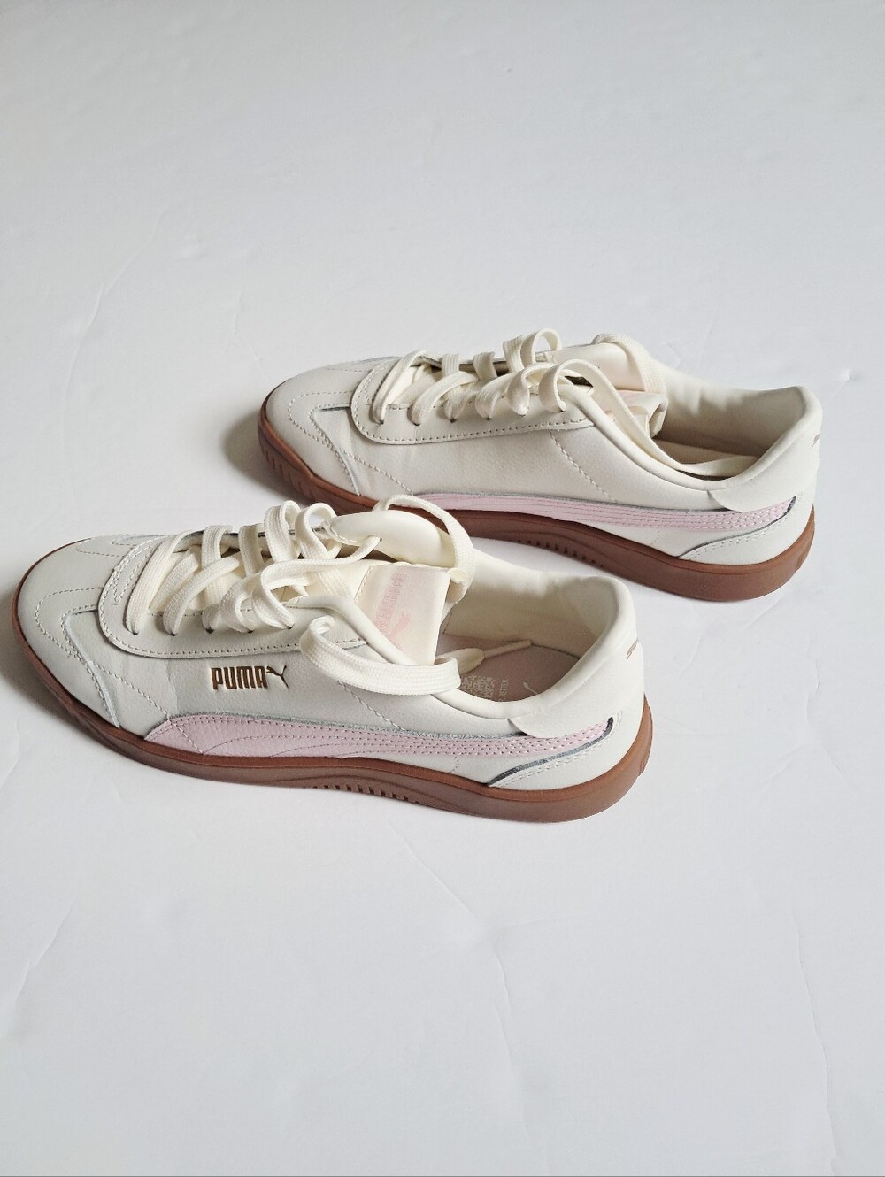 New Puma CLUB V5V Off-White Low-Top Sneakers with Pink Formstripe - Picture 7 of 9